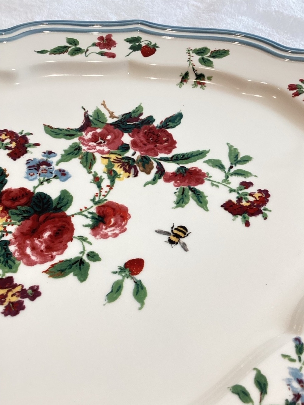 🐝 Anthropologie Stoneware Platter Camille Oval Serving New Bee Strawberry Floral - Picture 5 of 10